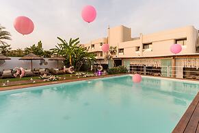 Cumeja - Beach Club & Hotel