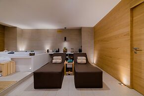 Cumeja - Beach Club & Hotel