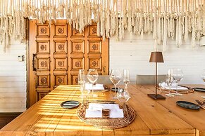 Cumeja - Beach Club & Hotel