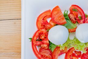 Cumeja - Beach Club & Hotel