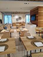 Cumeja - Beach Club & Hotel