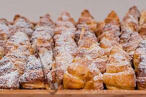 Cumeja - Beach Club & Hotel