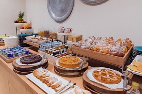 Cumeja - Beach Club & Hotel