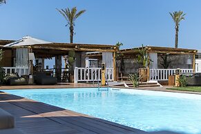 Cumeja - Beach Club & Hotel