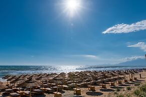 Cumeja - Beach Club & Hotel