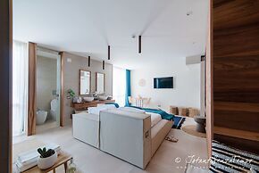 Cumeja - Beach Club & Hotel