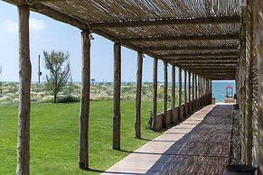 Cumeja - Beach Club & Hotel