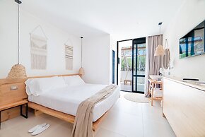 Cumeja - Beach Club & Hotel