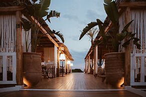 Cumeja - Beach Club & Hotel