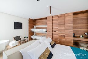 Cumeja - Beach Club & Hotel