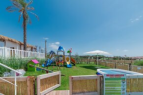 Cumeja - Beach Club & Hotel