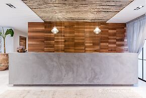 Cumeja - Beach Club & Hotel