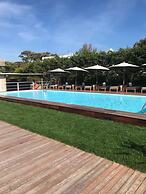 Cumeja - Beach Club & Hotel