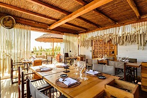 Cumeja - Beach Club & Hotel