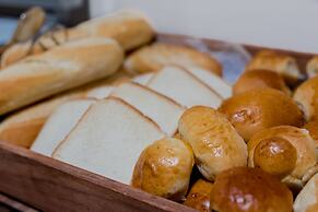 Cumeja - Beach Club & Hotel