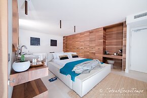 Cumeja - Beach Club & Hotel