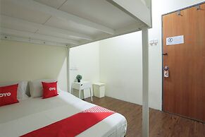 SPOT ON 90236 Zigzag Travellers Home - Hostel