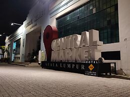 SPOT ON 90236 Zigzag Travellers Home - Hostel