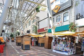 SPOT ON 90236 Zigzag Travellers Home - Hostel