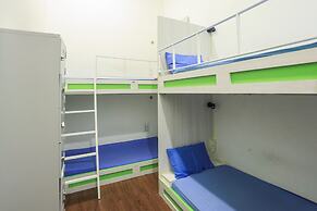 SPOT ON 90236 Zigzag Travellers Home - Hostel