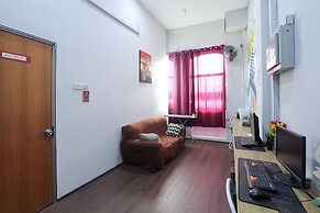 SPOT ON 90236 Zigzag Travellers Home - Hostel