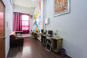 SPOT ON 90236 Zigzag Travellers Home - Hostel