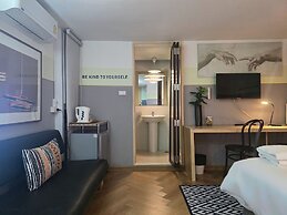 Somewhere to Escape - Hometel
