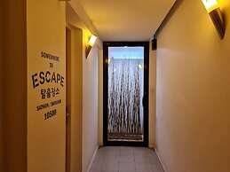 Somewhere to Escape - Hometel