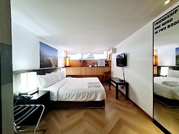 Somewhere to Escape - Hometel