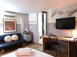 Somewhere to Escape - Hometel