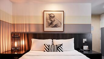 Somewhere to Escape - Hometel