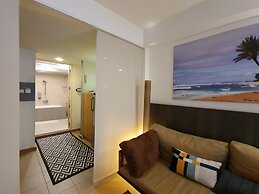 Somewhere to Escape - Hometel