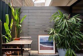 Somewhere to Escape - Hometel