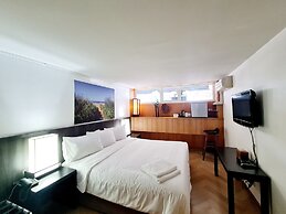 Somewhere to Escape - Hometel