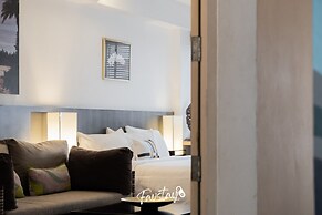 Somewhere to Escape - Hometel