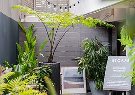 Somewhere to Escape - Hometel