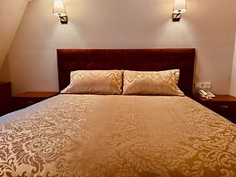 Golden Siyav Hotel