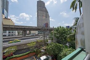 Sathorn Terrace Apartment