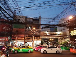 Sathorn Terrace Apartment