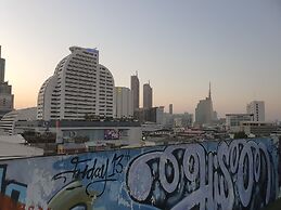 Sathorn Terrace Apartment