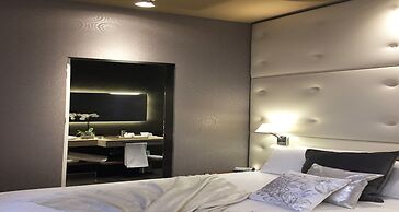 Private Luxury Suite