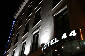 Hotel 44