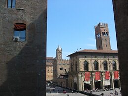 Casa Isolani Piazza Maggiore 1.0