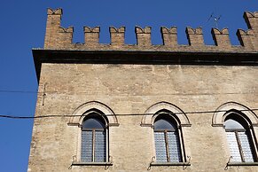 Casa Isolani Piazza Maggiore 1.0