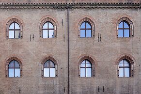 Casa Isolani Piazza Maggiore 1.0