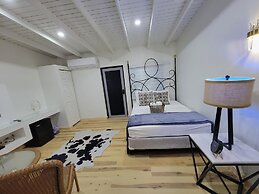 Luichy's Seaside Hotel