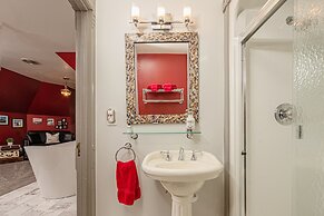 Reynolds Mansion B&B