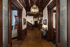 Reynolds Mansion B&B