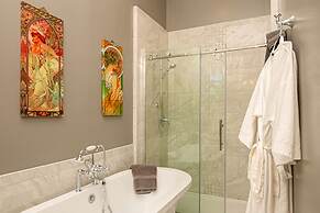 Reynolds Mansion B&B