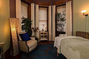 Reynolds Mansion B&B